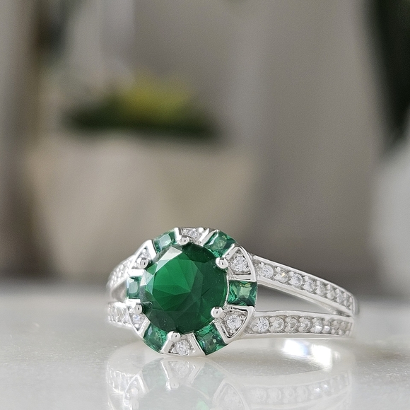 Round Emerald Green Gemstone Ring, 925 Sterling Silver Charmed Aroma - Picture 7 of 9